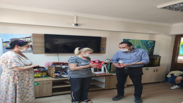Huzurevindeki anneler unutulmadı