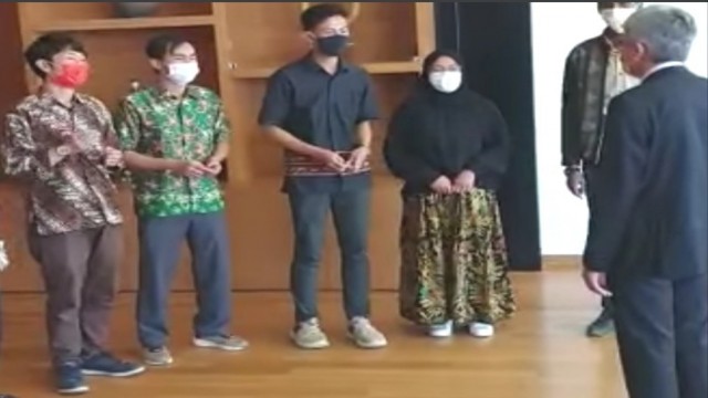 İftardan sonra kapı kapı dolaşıp mani söyleyerek harçlık ve şeker topladılar