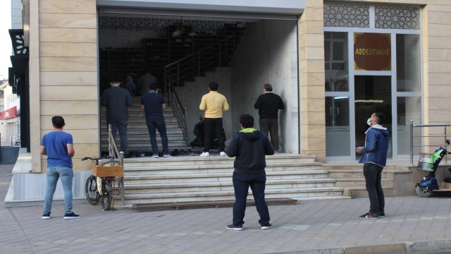 Iğdırda bayram namazı koronavirüs gölgesinde kılındı