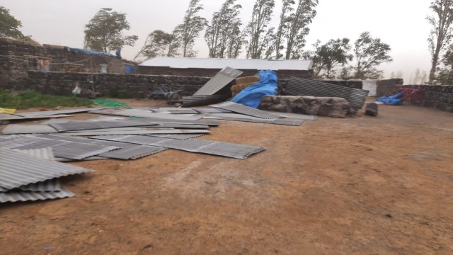 Iğdırda şiddetli rüzgar ve toz fırtınası etkili oldu