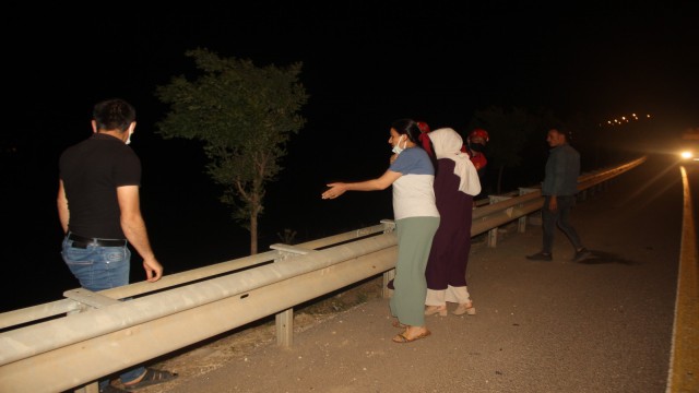 İki araç çarpıştı, 7 kişi yaralandı: Ekipler uçurumda fenerle yaralı aradı