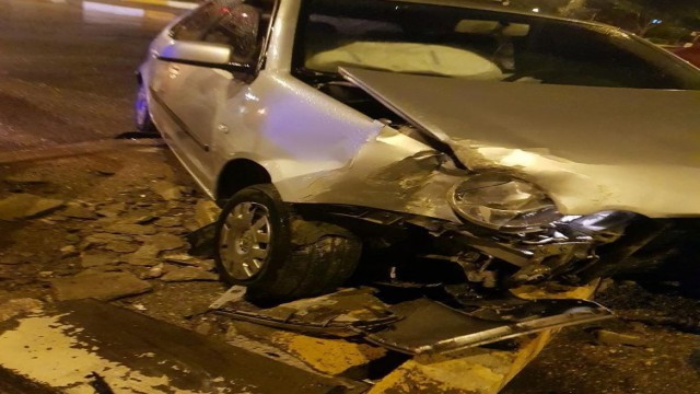 İki otomobil çarpıştı: 2 yaralı