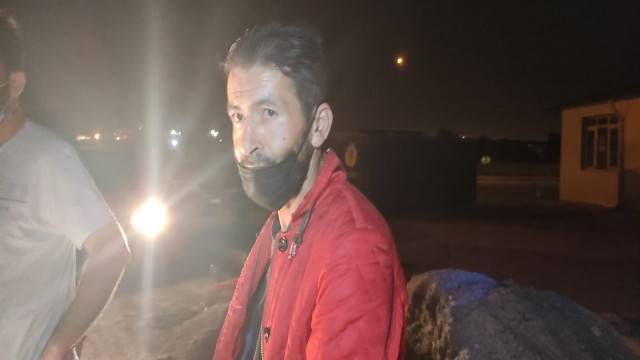 İmamla inatlaşan hırsız kafaya koyduğu saati çaldı