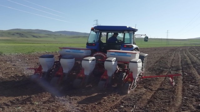 İpekyolu Belediyesinden çiftçilere destek