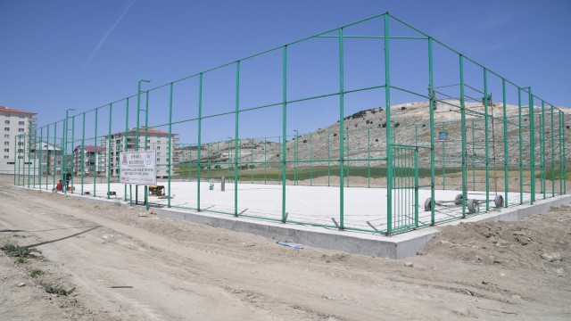 Ispartada 16 semt spor sahası inşa ediliyor