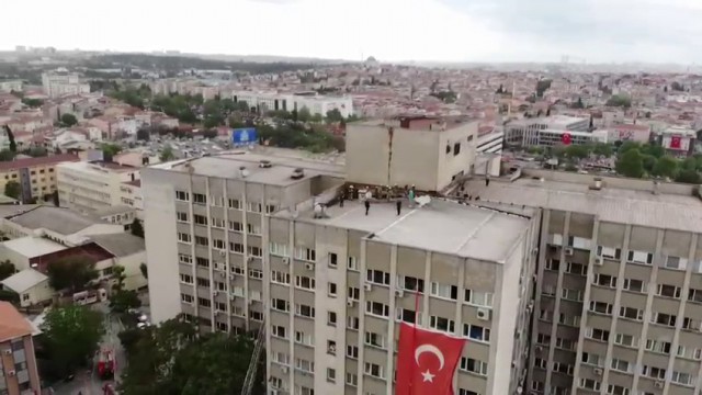 İstanbul Üniversitesi Tıp Fakültesinde yangın paniği