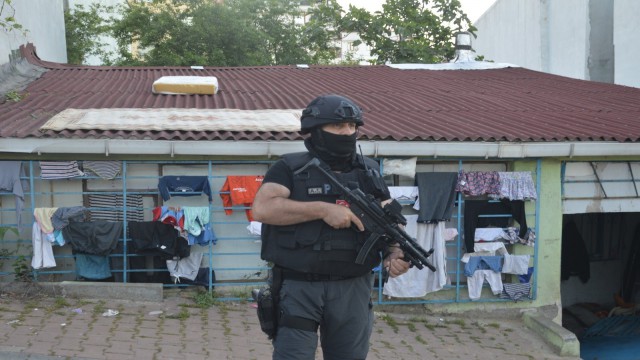 İstanbulda DEAŞa şafak baskını...10 ilçede 20 adrese eş zamanlı operasyon
