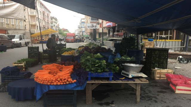 İstanbul'da pazarlar kurulmaya başlandı