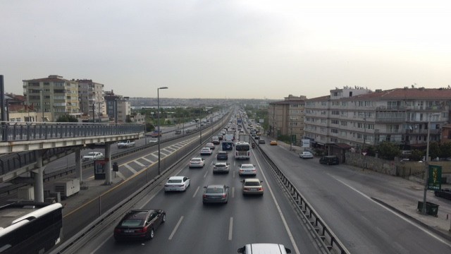İstanbulda tam kapanmaya rağmen trafik yoğunluğu