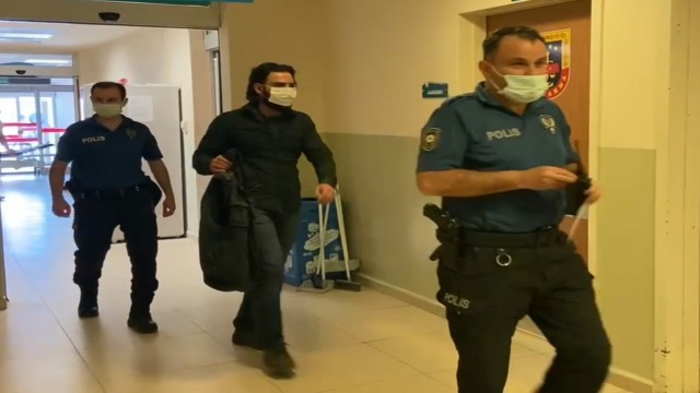 İşyeri sahibi parasını isteyen işçisini 2 arkadaşı ile birlikte dövüp, hastanelik etti