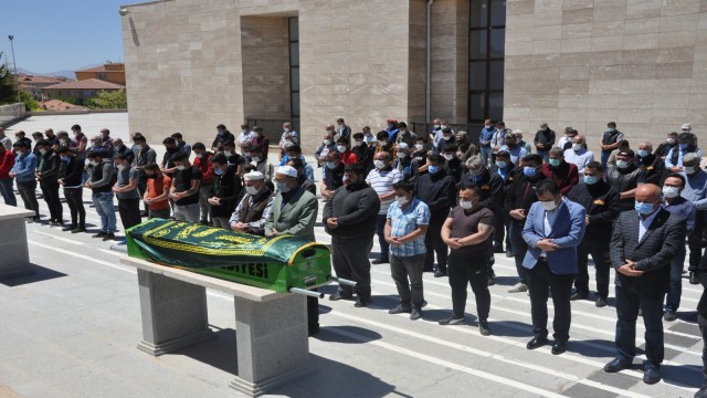 İtfaiye aracının altında kalan 30 yıllık itfaiye erine acı veda