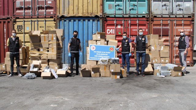 İzmirde büyük operasyon: 5 milyon değerinde kripto para üretim cihazları ele geçirildi