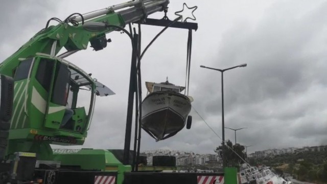 İzmiri fırtına vurdu: 26 tekne battı