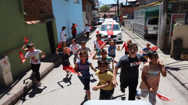 İzmitin sokaklarında 19 Mayıs coşkusu başladı