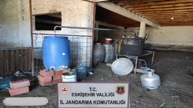 Jandarmadan kaçak alkol ve kenevir imalathanesine operasyon