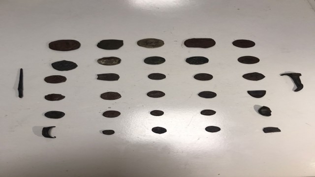 Jandarmanın durdurduğu araçtan sikke ve tarihi objeler çıktı