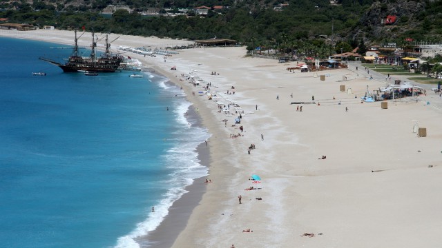 Kademeli normalleşme ile Fethiyede sahiller hareketlendi