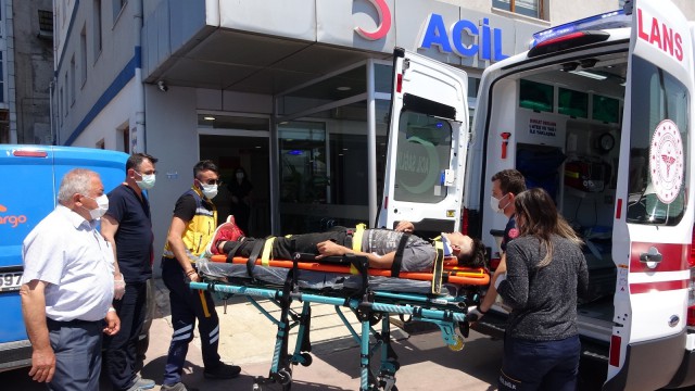 Kağıt toplayıcısı yüksekten düşerek hastanelik oldu