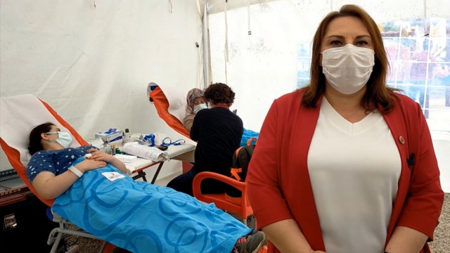 “Kan stokları kritik seviyede” denildi, kadınlar bu kez kan bağışı günü düzenledi