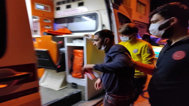 Kanlı kavgaya ne bayram ne kısıtlama engel oldu: 2 yaralı