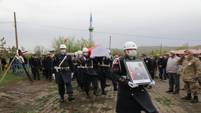 Kansere yenik düşen asker son yolculuğuna uğurlandı