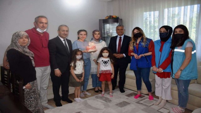 Karabükte 19 Mayısta doğan öğrencilere sürpriz