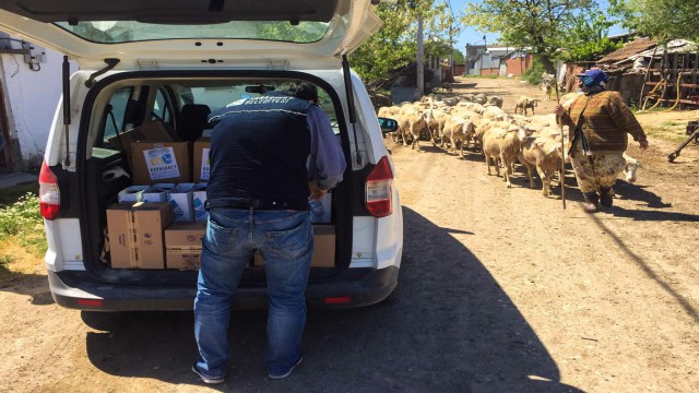 Karacabey Belediyesinden çocuklara bayram hediyesi