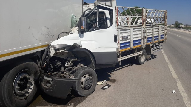 Karamanda kamyonet duran tıra arkadan çarptı: 1 ölü