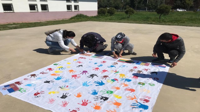 Kareside özel çocuklara, özel proje