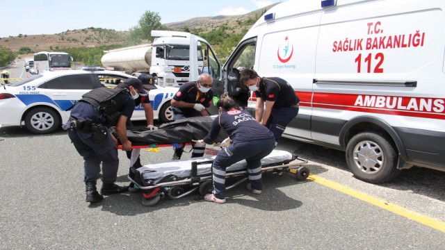 Karı kocayı trafik kazası ayırdı