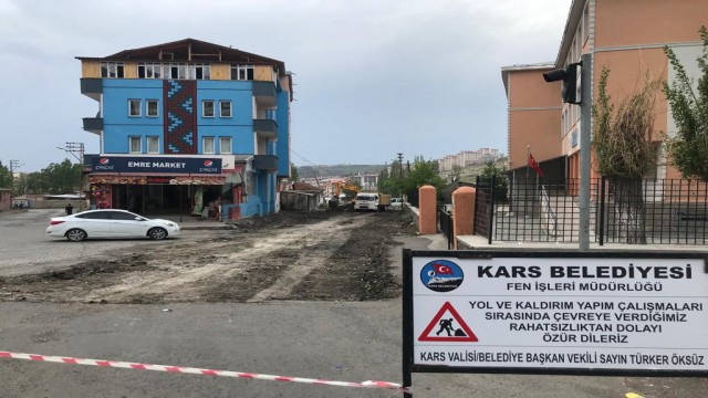 Kars Belediyesi yol yapım çalışmalarını başlattı