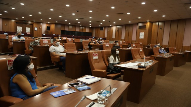 Kartal Belediyesi personellerinden oluşan afet gönüllüleri Kartal için iş başında