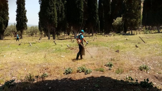 Kayadibi Mahalle Mezarlığında hummalı çalışma
