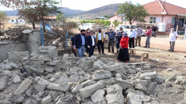 Kaymakam evi yanan vatandaşı ziyaret edip destek sözü verdi