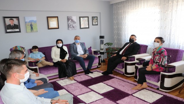 Kaymakam Halimden şehit ailelerine bayram ziyareti