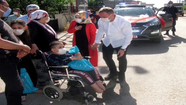 Kaymakam Mutlu çocukları mutlu etti