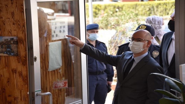 Kaymakam Yamandan denetim ekipleri ve kapanmadan muaf olan esnafa ziyaret