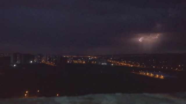 Kayseride geceyi şimşekler aydınlattı