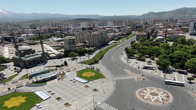 Kayseride sessiz bayram