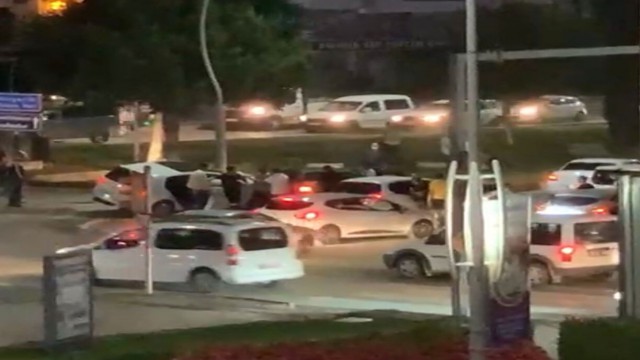 Kaza sonrası çıkan kavgada tampon parçası ile saldırdı