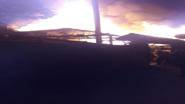 Keleste iki katlı ahşap bina küle döndü