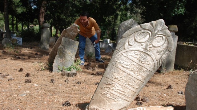 Kemalpaşa, Osmanlı mezarlarını ağırlıyor