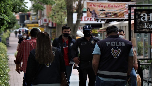 Kırşehirde polis halkın kısıtlama ihlali yapmaması için aktif görev alıyor
