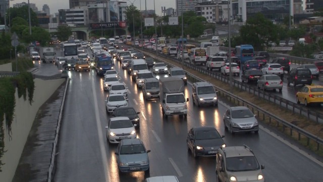 Kısıtlama sonrası İstanbulda trafik yoğunluğu