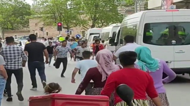 Kısıtlamada konvoy yapmak isteyen vatandaşlara polis engeli