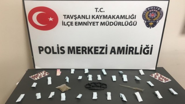 Kısıtlamada yakalanan iki kişide uyuşturucu madde ele geçirildi