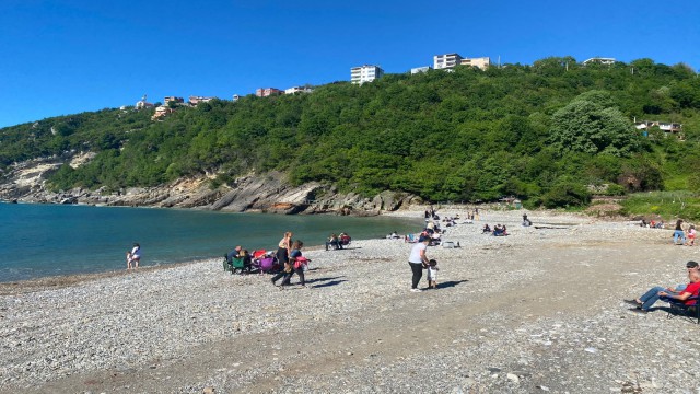 Kısıtlamanın ardından plaja akın ettiler