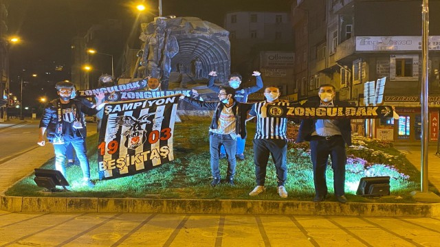 Kısıtlamaya rağmen Beşiktaşın şampiyonluğunu kutladılar