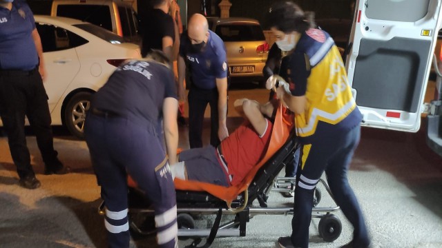 Kıskançlık krizine giren çılgın aşık, eski sevgilisinin arkadaşını bıçakladı