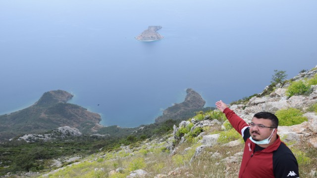 Kıyıdaki hilal ve yıldız benzerliği şaşırtıyor